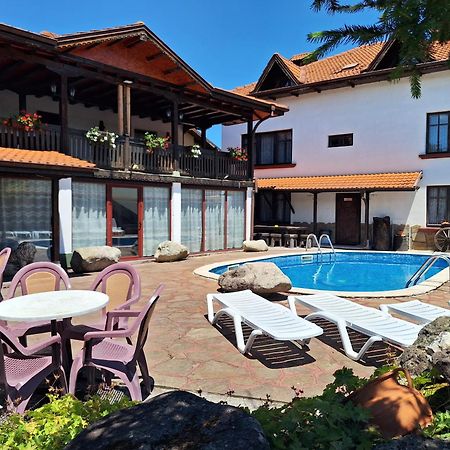 Къща За Гости Бащин Дом Aprilzi Exterior foto