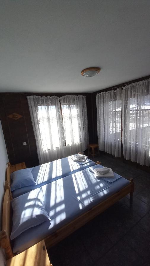 Къща За Гости Бащин Дом Aprilzi Exterior foto