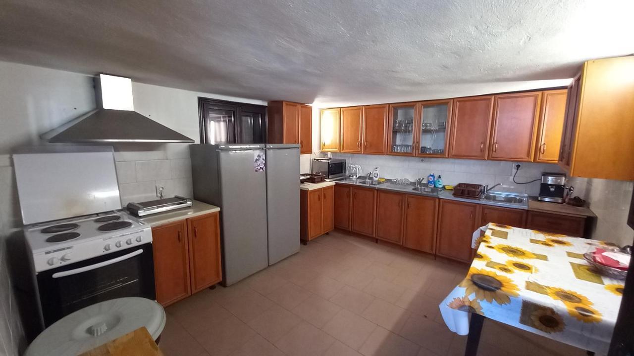 Къща За Гости Бащин Дом Aprilzi Exterior foto