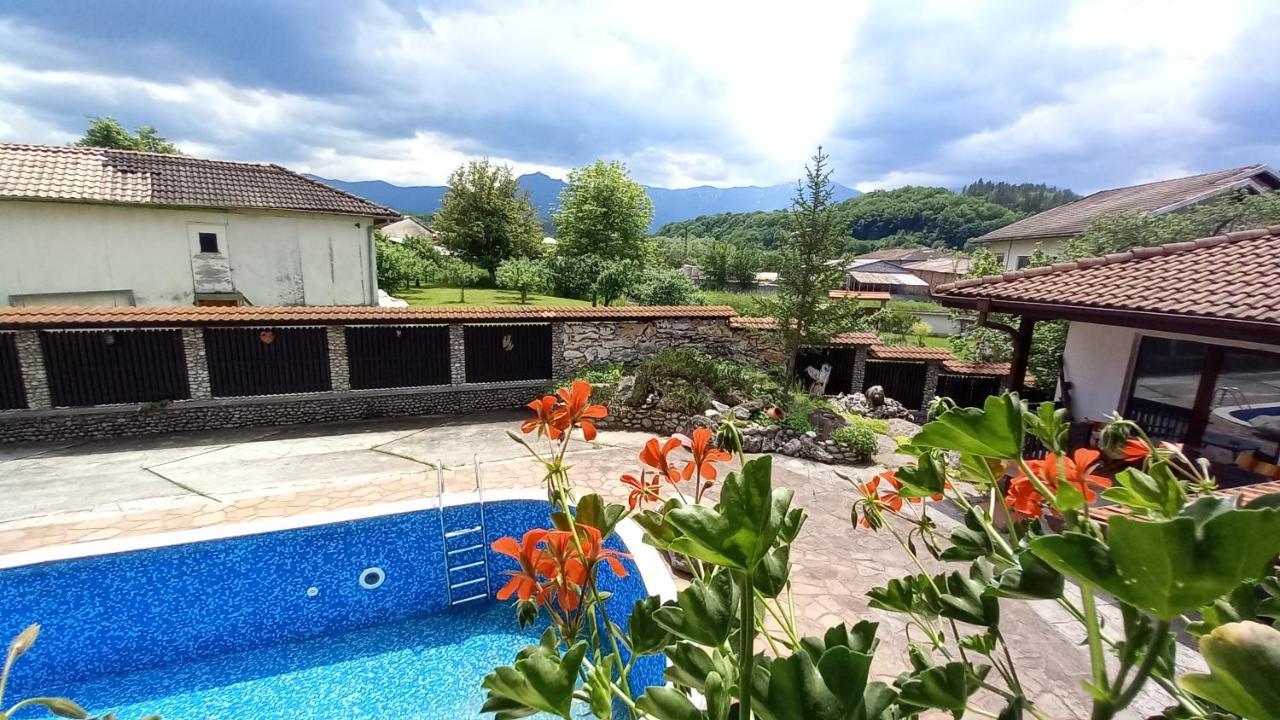 Къща За Гости Бащин Дом Aprilzi Exterior foto