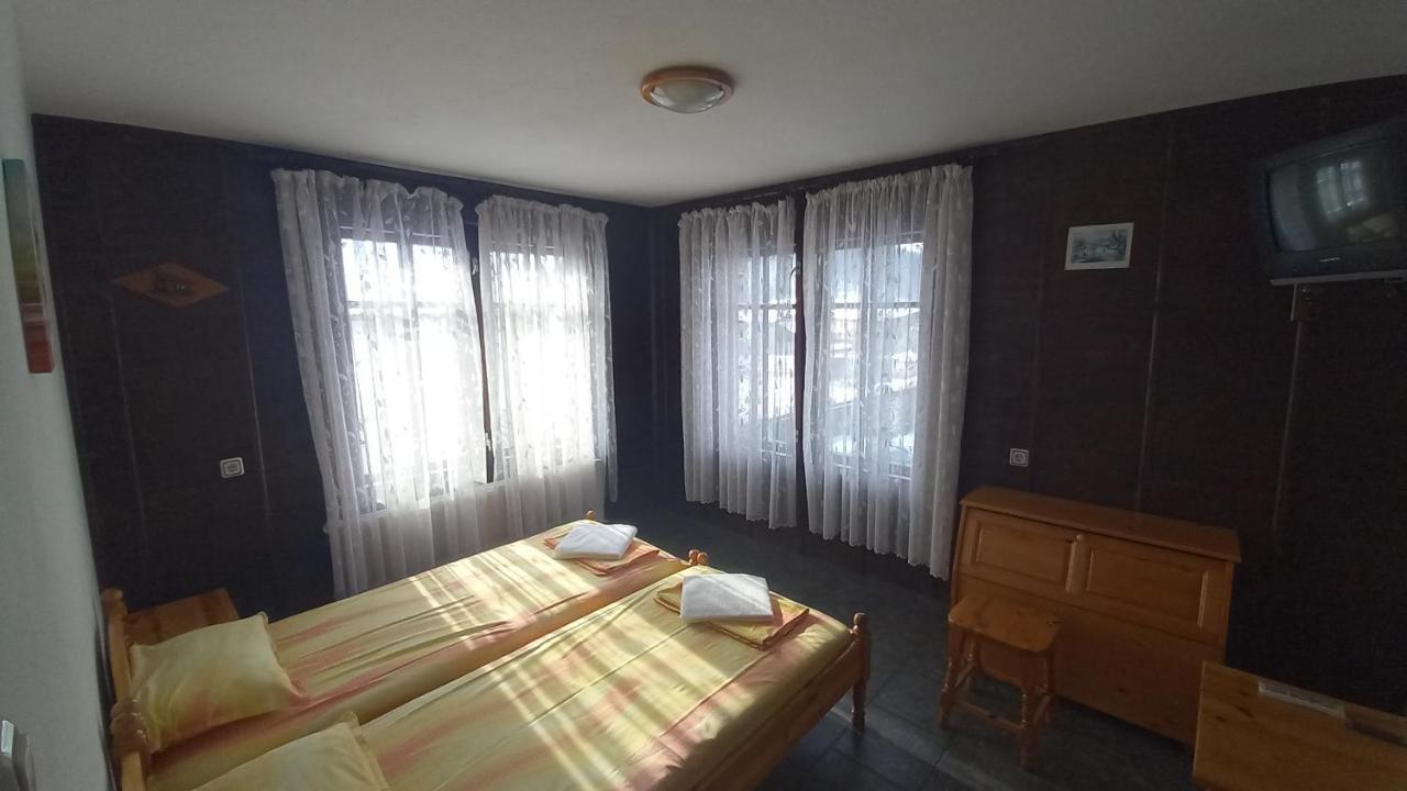 Къща За Гости Бащин Дом Aprilzi Exterior foto