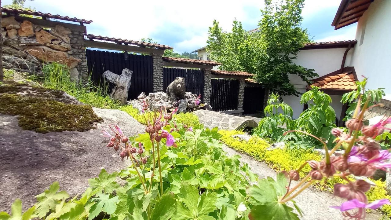 Къща За Гости Бащин Дом Aprilzi Exterior foto