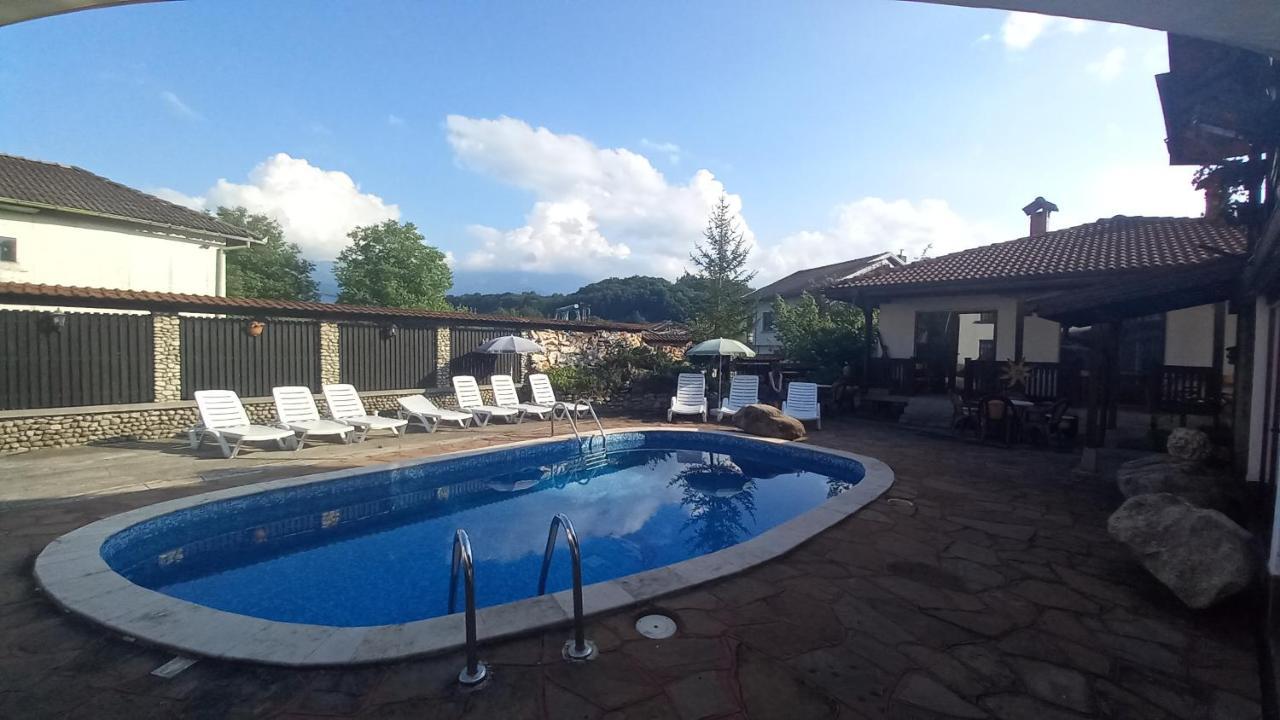 Къща За Гости Бащин Дом Aprilzi Exterior foto